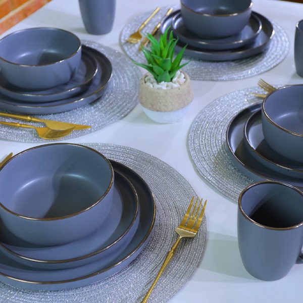 Service à table gris matte avec une bande en doré en céramique pour 4 personnes 4 Grand plats 4 petits plats 4 bols 4 mugs 